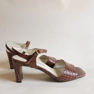 Vintage brown leather reptile buckle sandal (8.5)